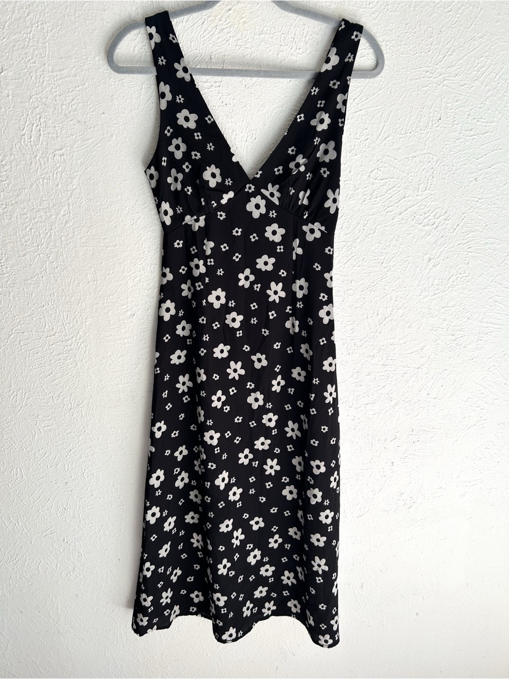 Princess Polly Black & White Daisy Floral Midi Dress Size US 0